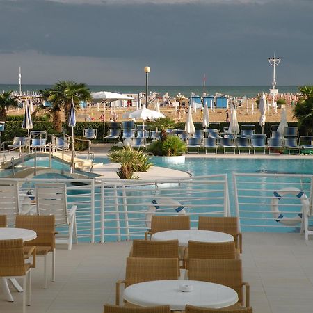 Majestic Beach Hotel & Wellness Бибионе Экстерьер фото