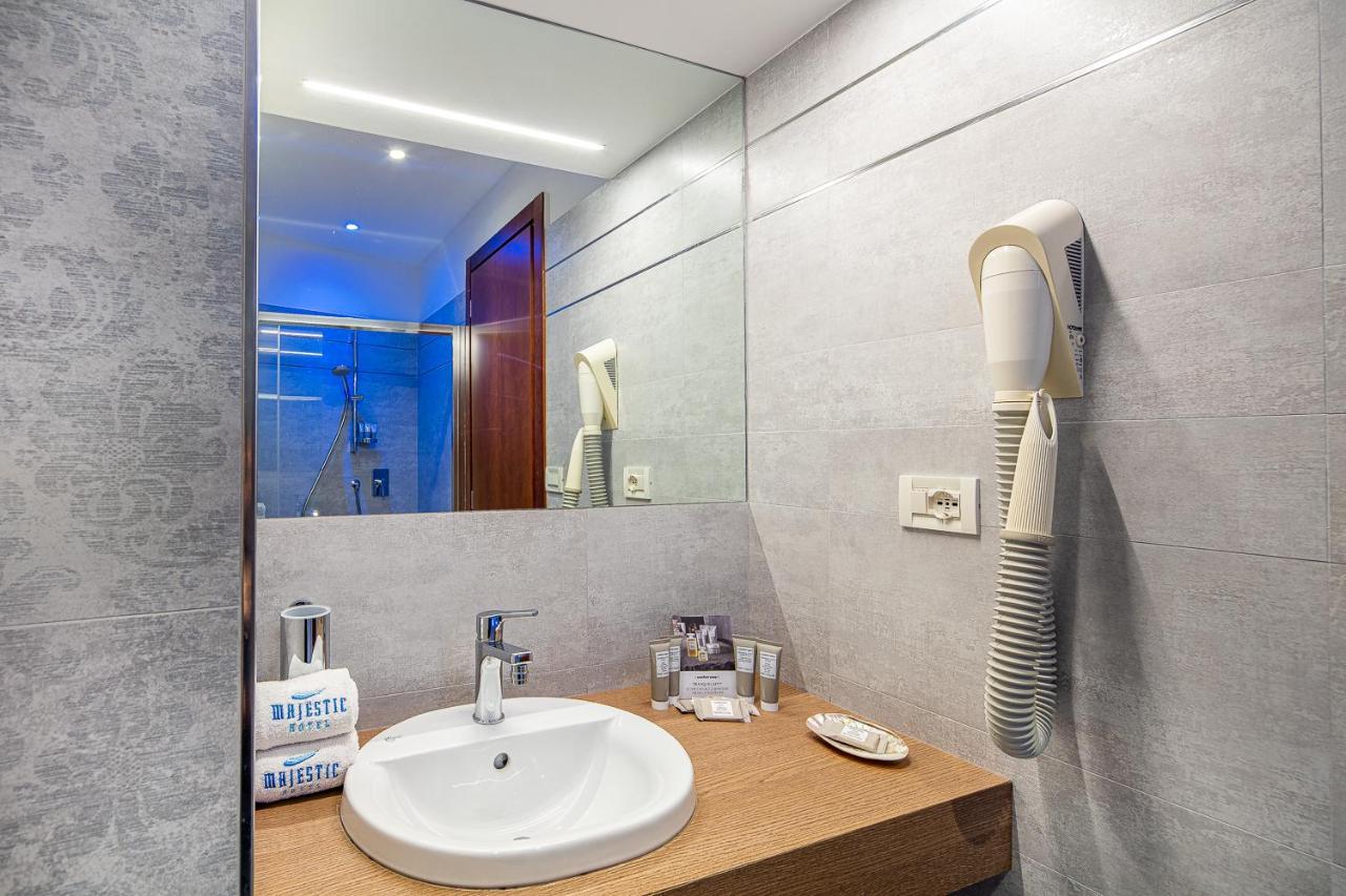 Majestic Beach Hotel & Wellness Бибионе Экстерьер фото