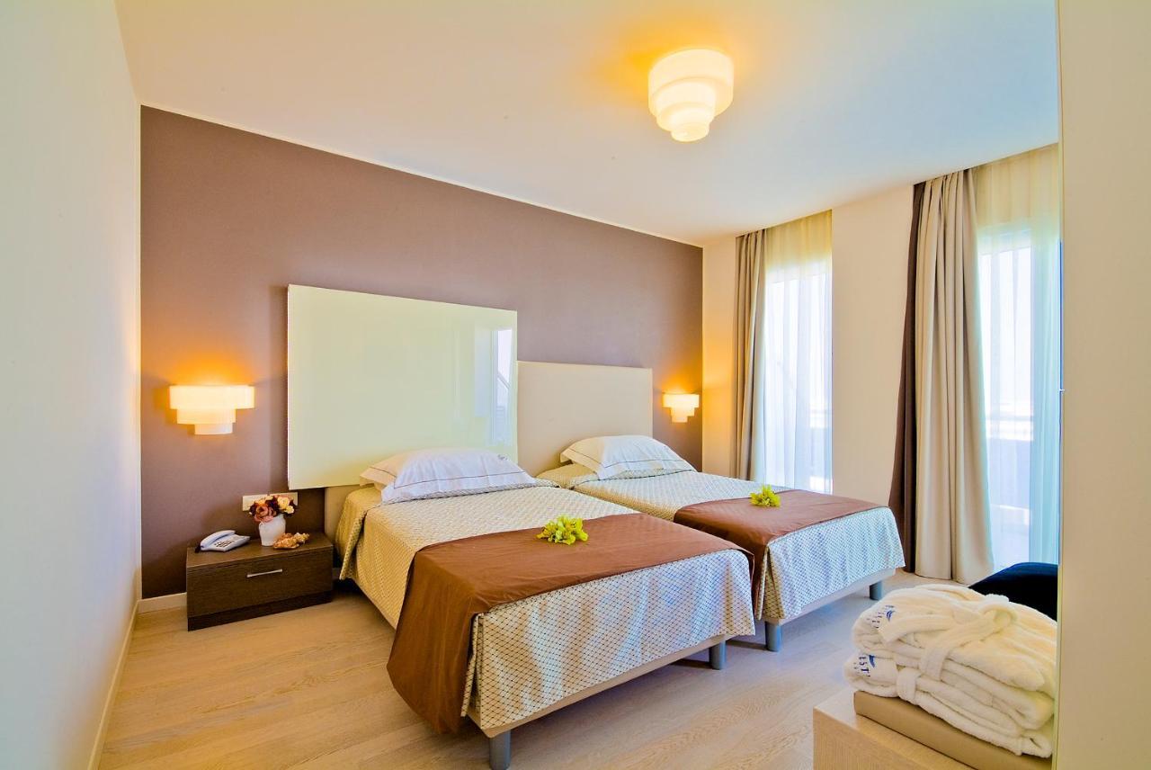 Majestic Beach Hotel & Wellness Бибионе Экстерьер фото