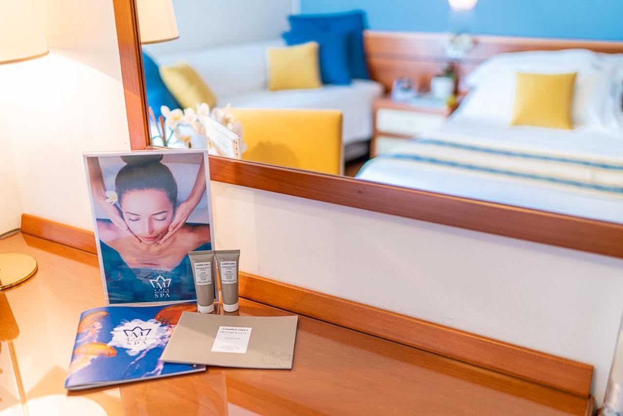 Majestic Beach Hotel & Wellness Бибионе Экстерьер фото