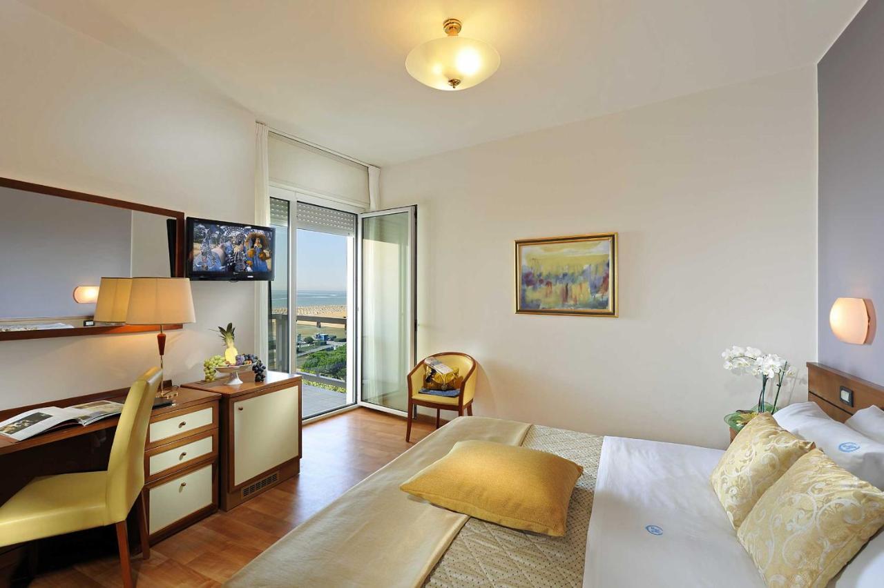Majestic Beach Hotel & Wellness Бибионе Экстерьер фото