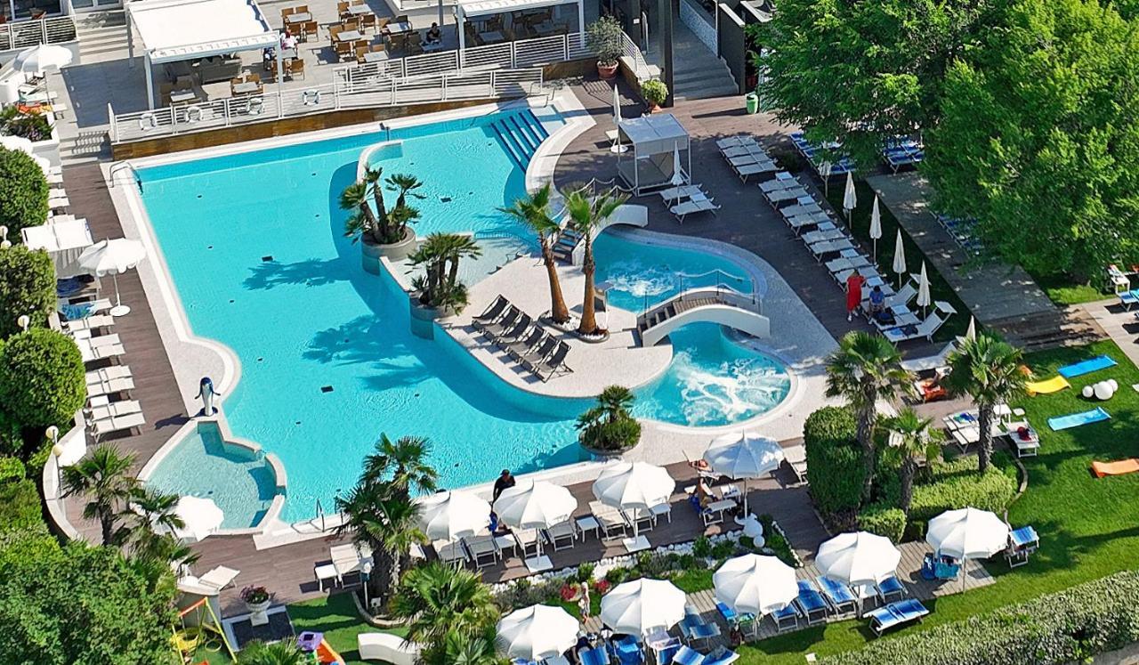 Majestic Beach Hotel & Wellness Бибионе Экстерьер фото