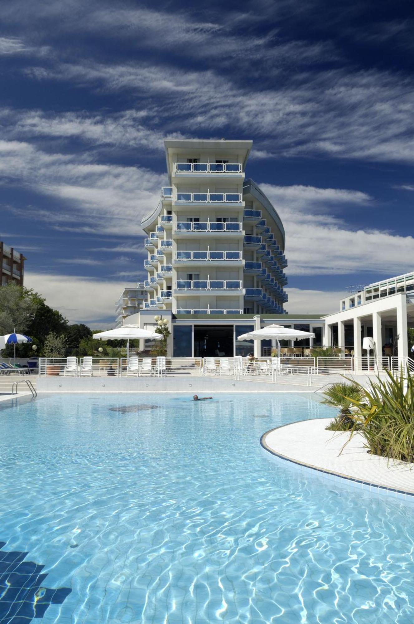 Majestic Beach Hotel & Wellness Бибионе Экстерьер фото
