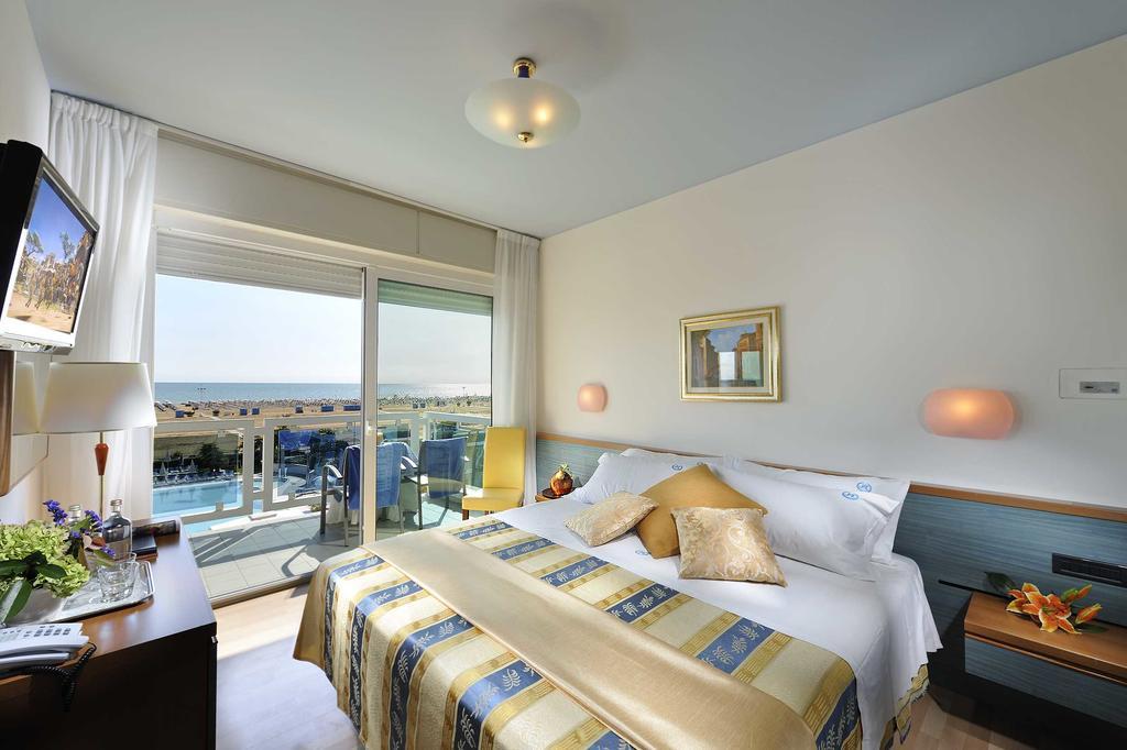 Majestic Beach Hotel & Wellness Бибионе Экстерьер фото