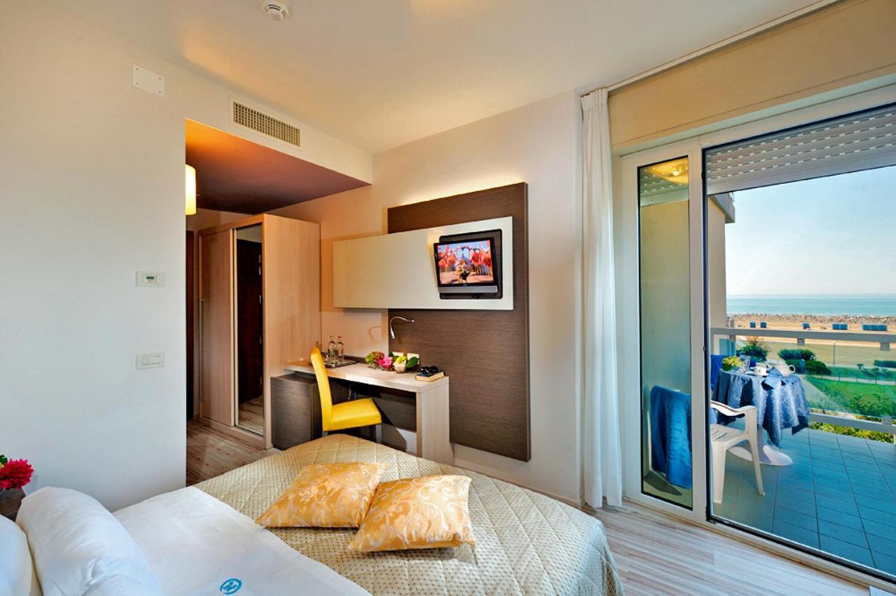 Majestic Beach Hotel & Wellness Бибионе Экстерьер фото
