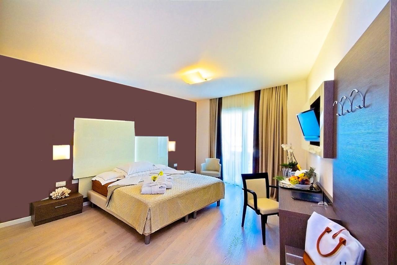 Majestic Beach Hotel & Wellness Бибионе Экстерьер фото
