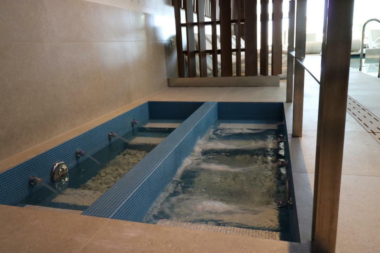 Majestic Beach Hotel & Wellness Бибионе Экстерьер фото