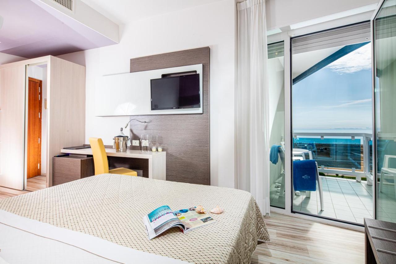 Majestic Beach Hotel & Wellness Бибионе Экстерьер фото